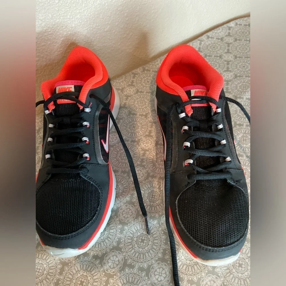 Nike~Flex Trainer 4~Black/Crimson~Running~Gym~Training Athletic Shoe~Size 9.5